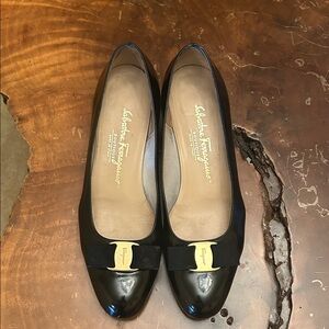 Salvatore Ferragamo Patent Leather Vera Bow Pumps size 9B